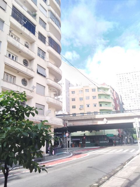 Image 7 - 932500