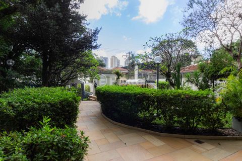 Image 19 - 818996