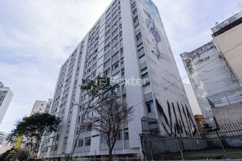 Image 17 - 881776