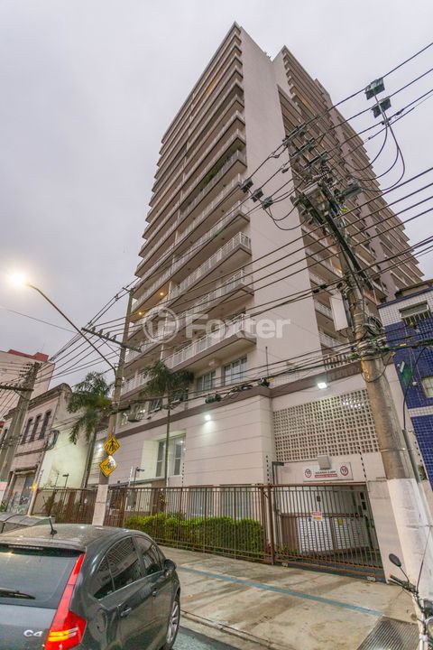 Image 11 - 704152