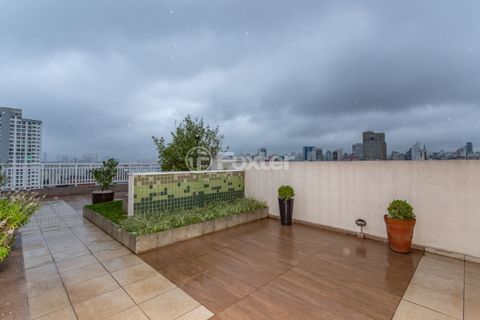 Image 12 - 704152