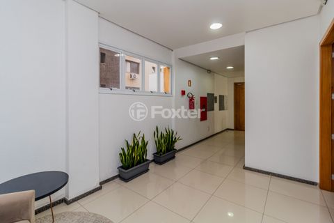 Image 6 - 916742