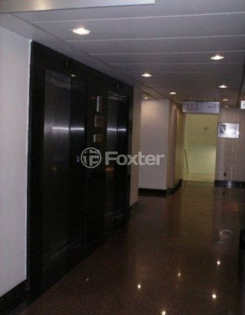 Image 6 - 879022