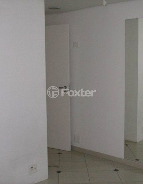 Image 7 - 879022