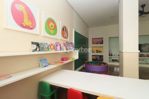 Image 9 - 884924