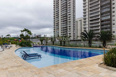 Image 17 - 869025