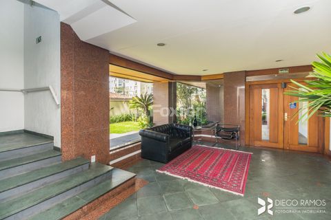 Image 11 - 916275