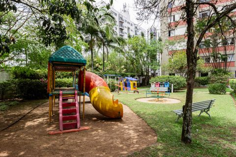 Image 11 - 932437