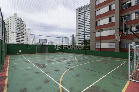 Image 17 - 932437