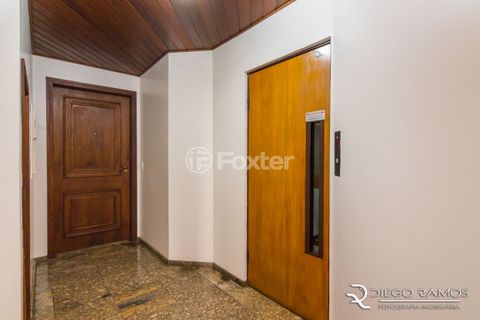 Image 11 - 915860