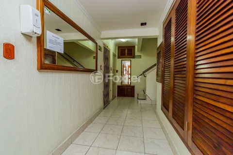 Image 1 - 916693