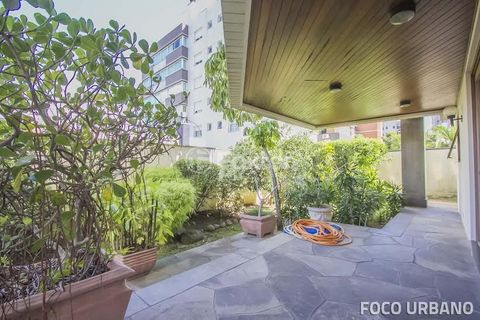 Image 1 - 916579