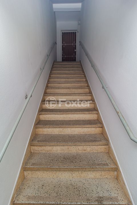 Image 10 - 886393
