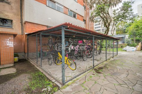 Image 17 - 874278