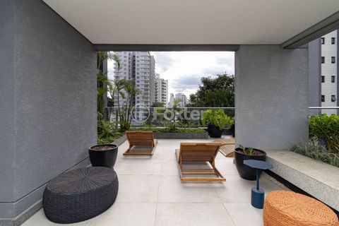 Image 17 - 887051