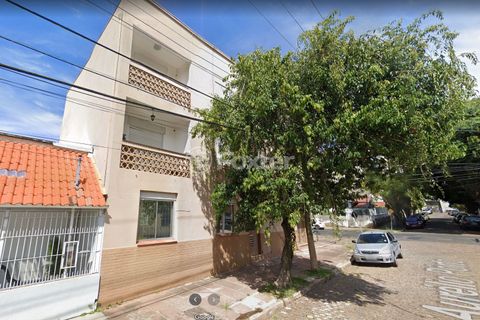 Image 19 - 932520