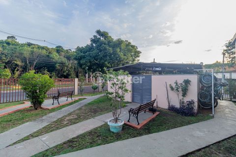 Image 18 - 871937