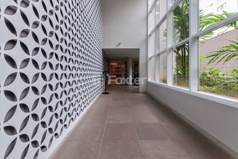 Image 10 - 744394