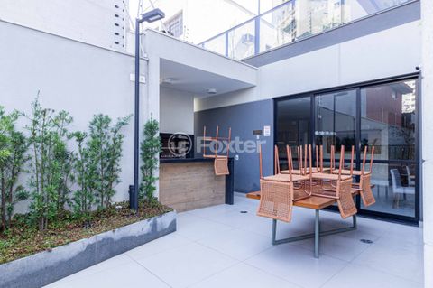 Image 7 - 889410