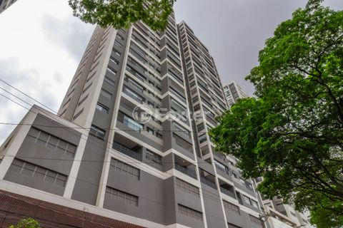 Image 17 - 928057