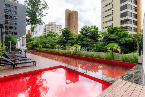 Image 16 - 898360