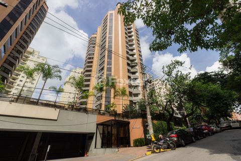 Image 18 - 886151
