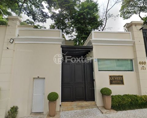 Image 1 - 747162