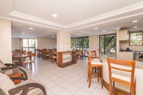 Image 17 - 815160