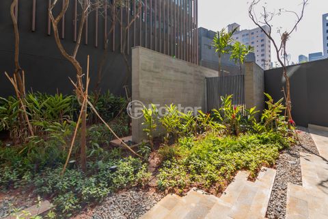Image 7 - 842572