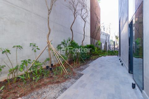 Image 8 - 842572