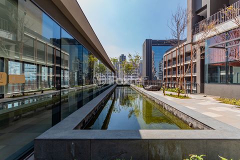 Image 11 - 842572