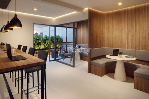 Image 10 - 875772