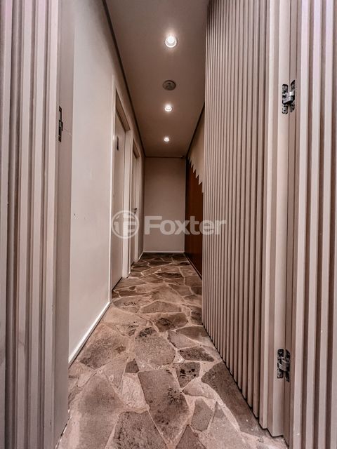Image 4 - 874018