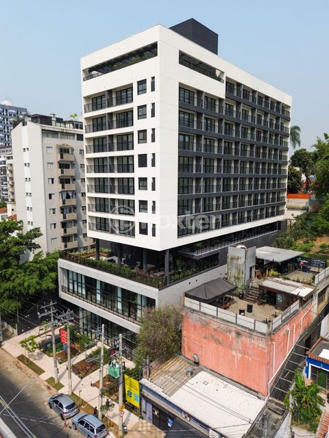 Image 0 - 877908