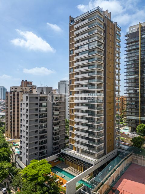 Image 0 - 877826