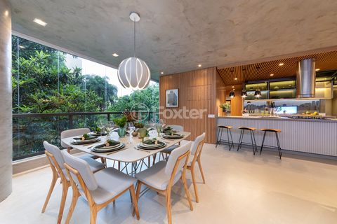 Image 11 - 877826