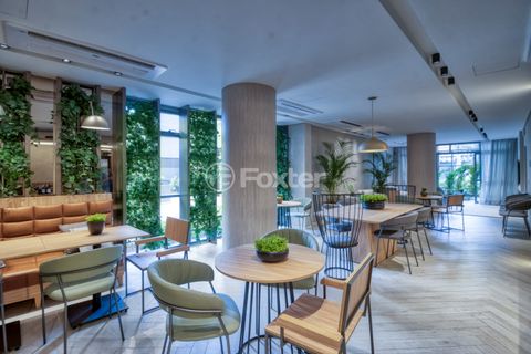 Image 17 - 877921