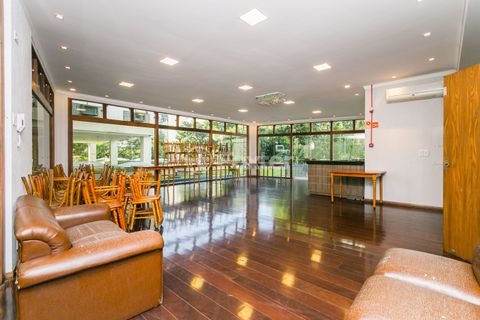 Image 10 - 875881