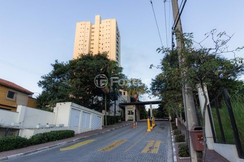 Image 19 - 831179