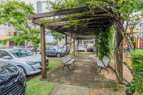 Image 17 - 876624
