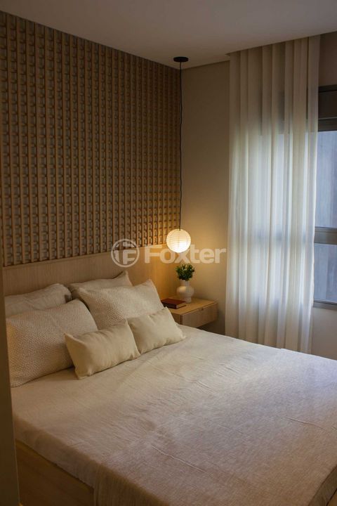 Image 9 - 875742