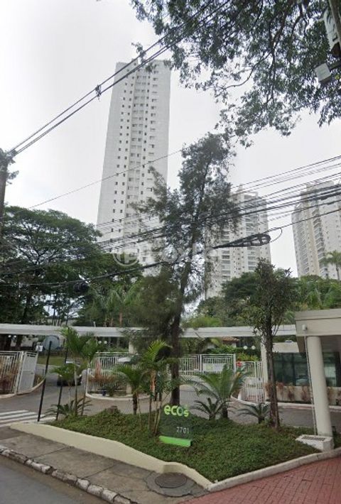 Image 12 - 879675