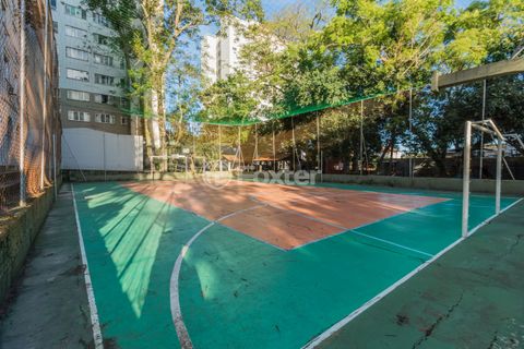 Image 16 - 883099