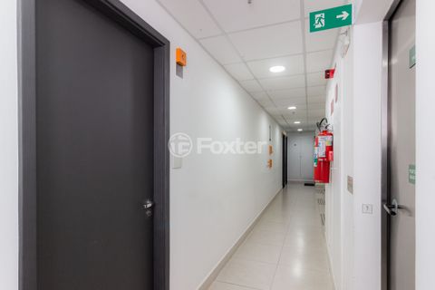 Image 16 - 855036