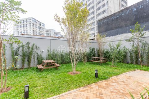 Image 16 - 882883