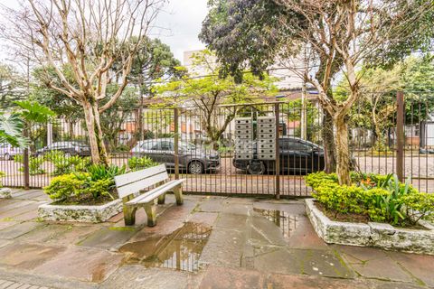 Image 15 - 876646