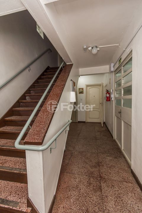 Image 16 - 876646