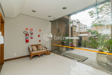 Image 17 - 879884