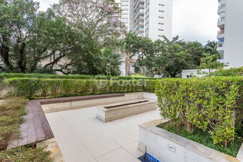 Image 17 - 845307