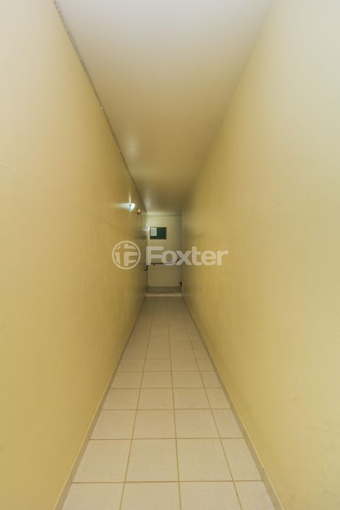 Image 17 - 881780